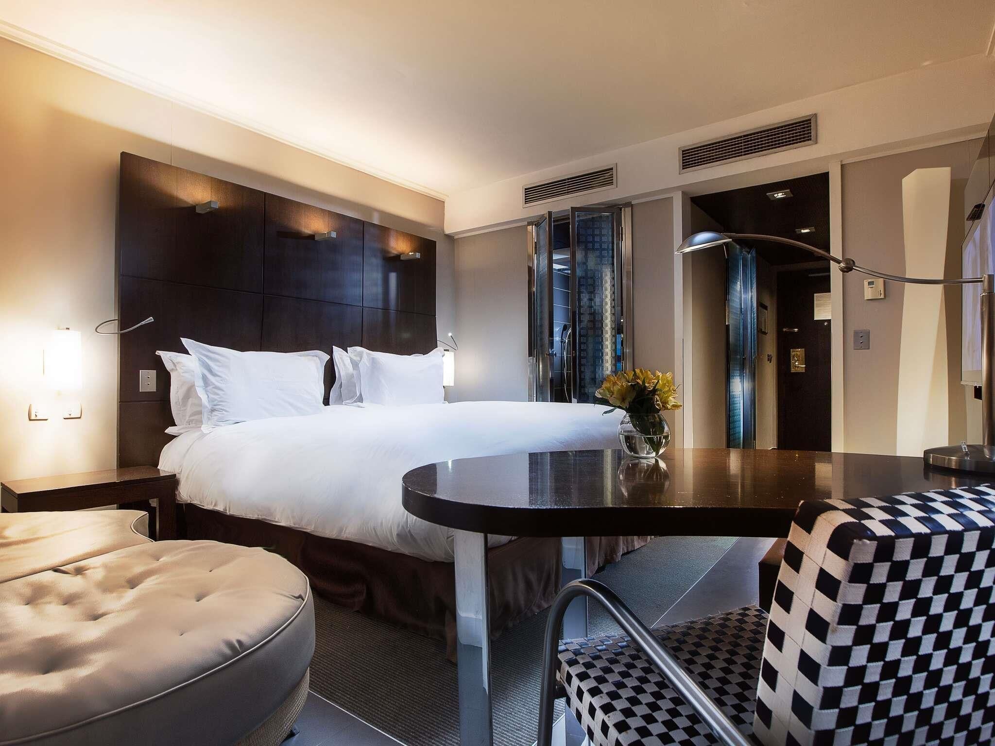 Ropa de cama de alta calidad y minibar 