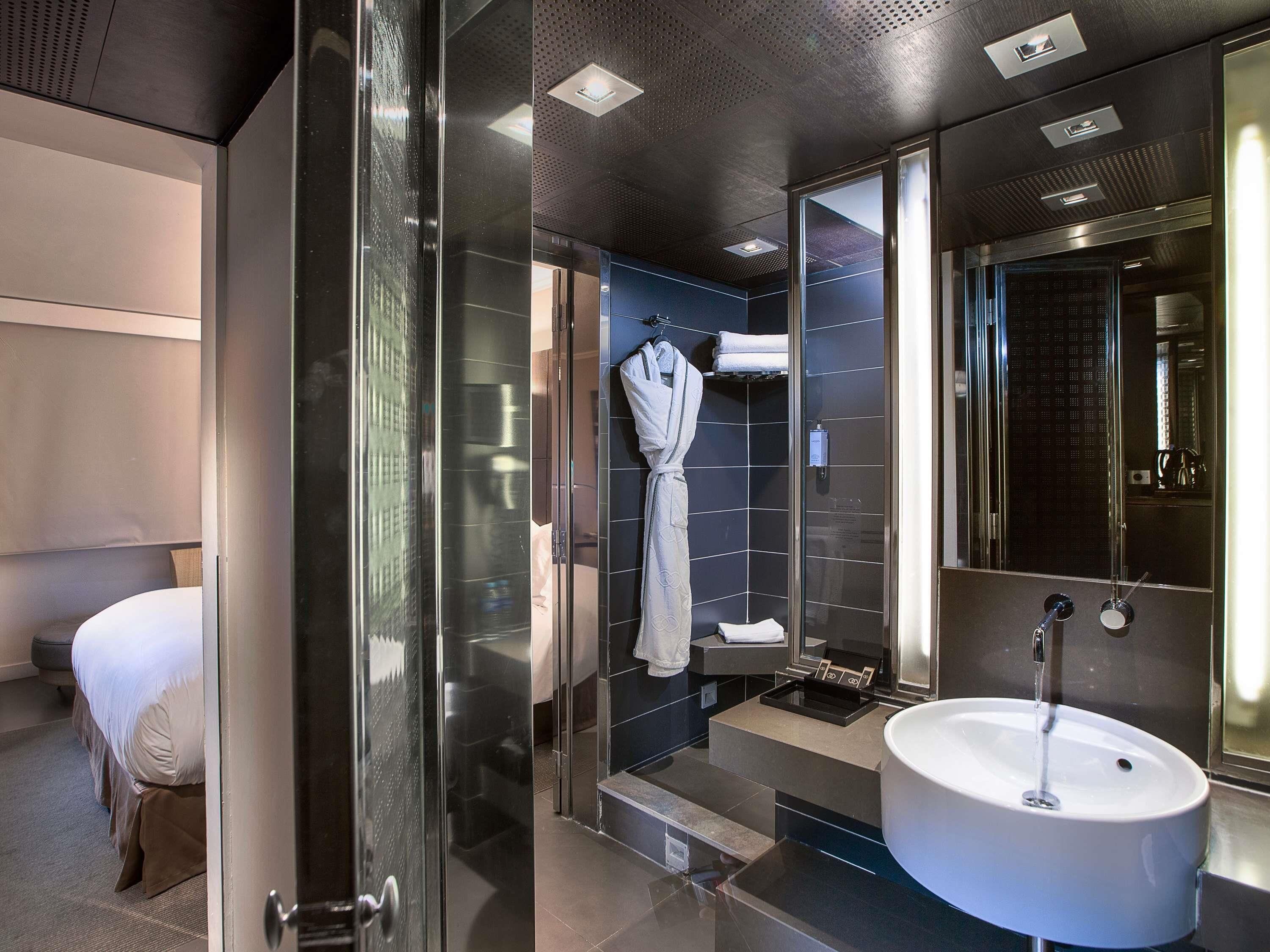 Luxury-Zimmer, 1 King-Bett, Zutritt zur Club Lounge, Stadtblick | Hochwertige Bettwaren, Minibar, Zimmersafe, Schreibtisch