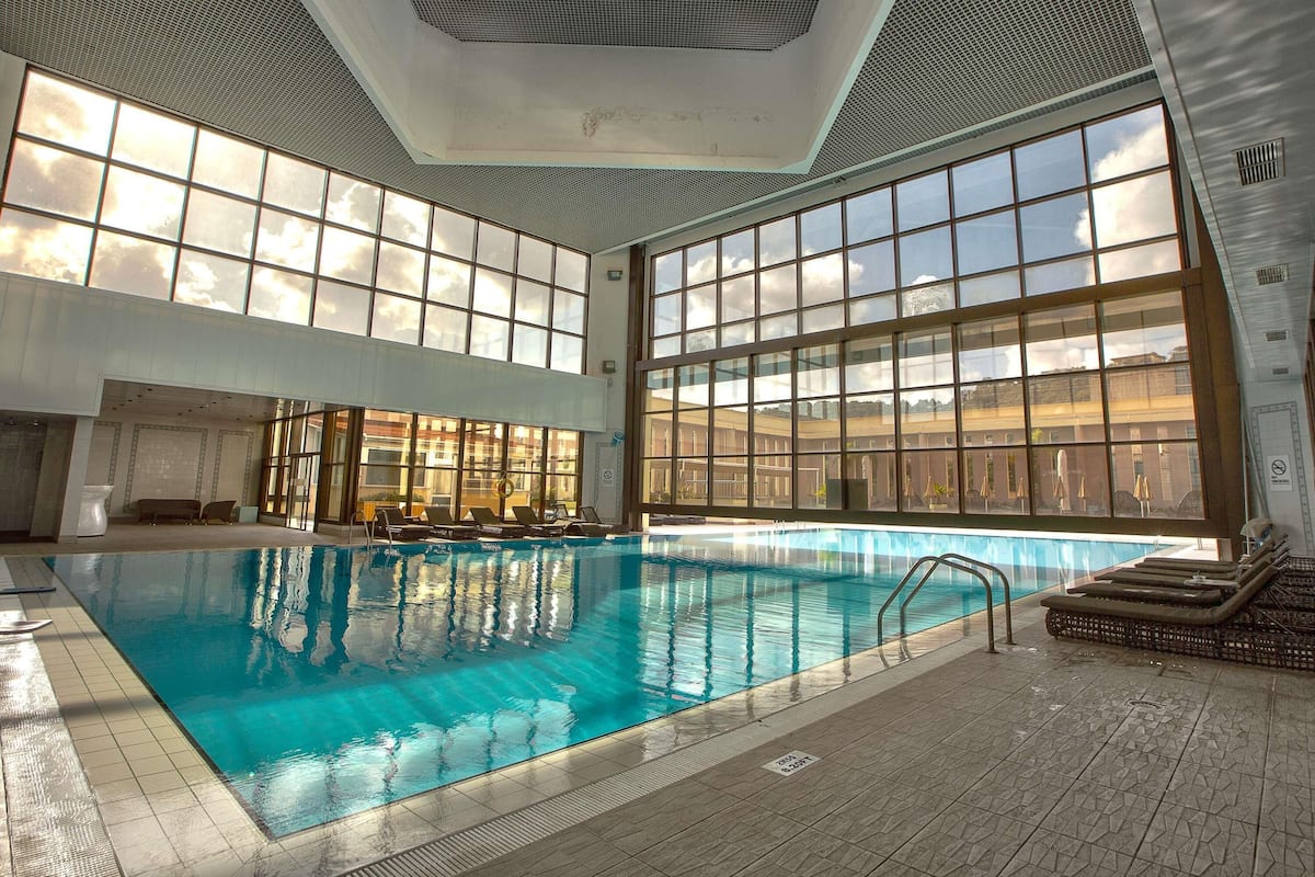 ジュニア スイート キングベッド 1 台 | 高級寝具、ミニバー、セーフティボックス (室内)、デスク