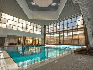 ห้องจูเนียร์สวีท, เตียงคิงไซส์ 1 เตียง | เครื่องนอนระดับพรีเมียม, มินิบาร์, ตู้นิรภัยในห้องพัก, โต๊ะทำงาน