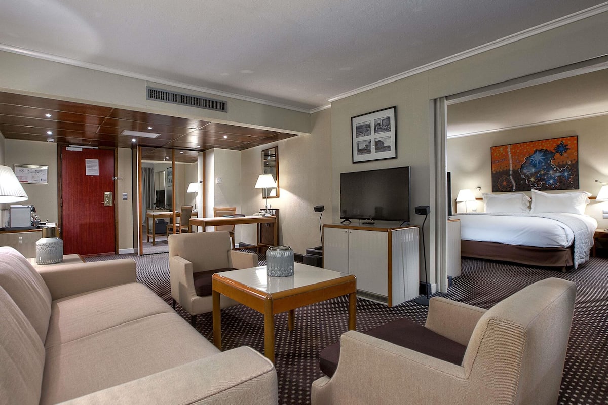 Suite, 1 cama King size, vista a la ciudad (Prestige) | Ropa de cama de alta calidad y minibar