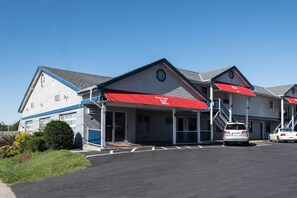Exterior - Econo Lodge Rutland City near Hwy 7 (Rutland)