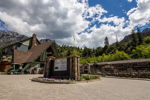 Front of property - Twin Peaks Lodge & Hot Springs (Ouray)