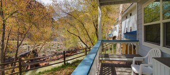 Twin Peaks Lodge & Hot Springs