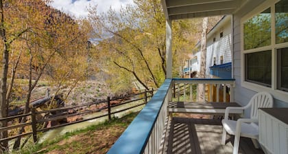 Twin Peaks Lodge & Hot Springs
