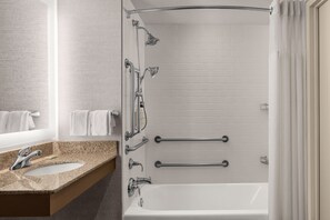 Combined shower/bathtub, eco-friendly toiletries, hair dryer, towels - Fairfield Inn & Suites by Marriott Washington, DC/Downtown (Washington)