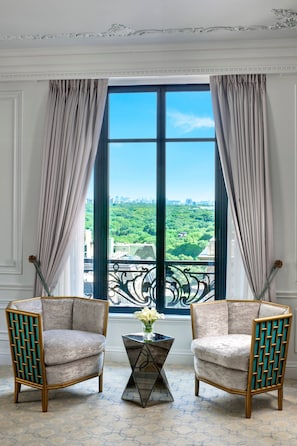 Suite, 1 chambre | Aire de séjour | Téléviseur de 32 po avec télévision par satellite
