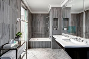 Suite, 1 Bedroom (Bentley, Butler Service Included) | Bathroom