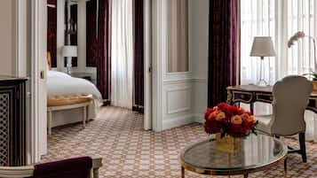 Suite, 1 Bedroom (Astor Suite, Butler Service Included) | Living area | 32-inch TV with satellite channels