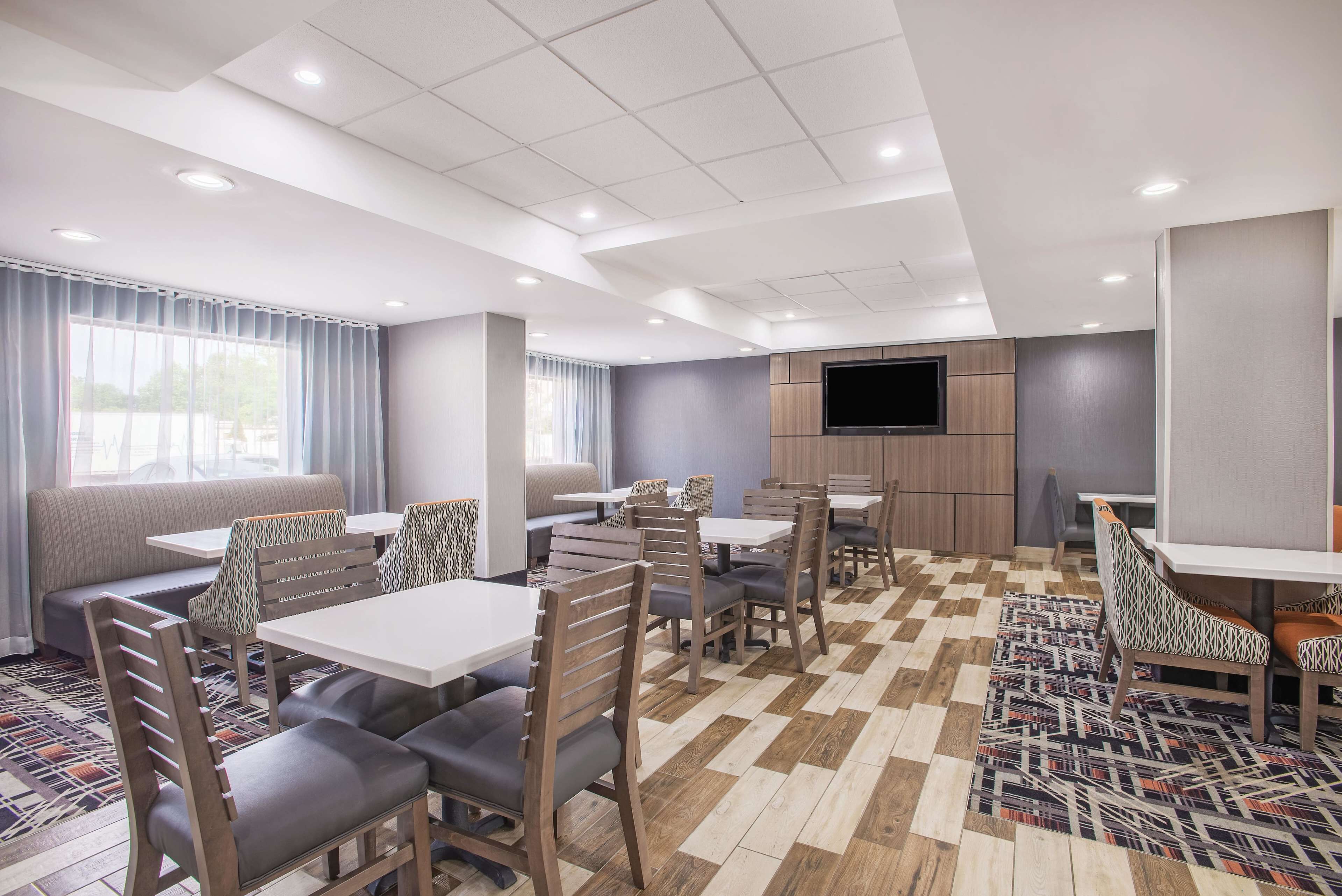 Photo - La Quinta Inn & Suites by Wyndham DC Metro Capital Beltway