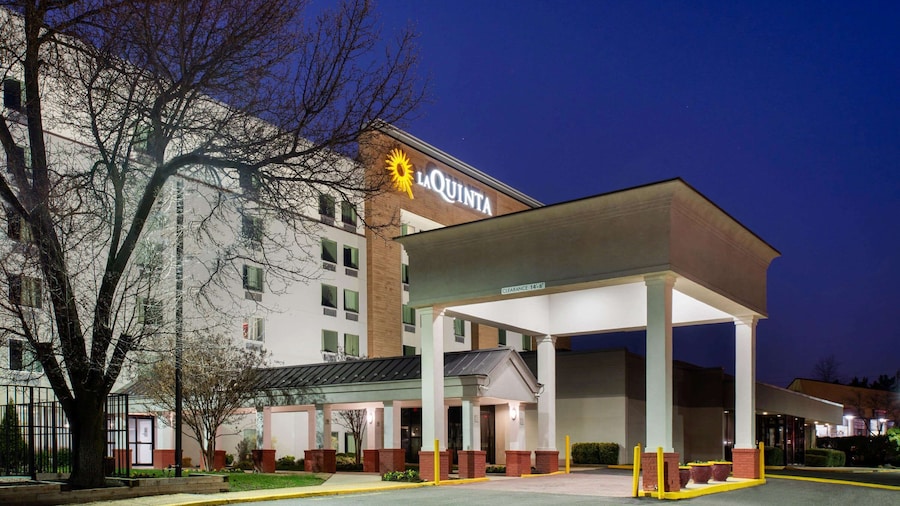 La Quinta Inn & Suites by Wyndham DC Metro Capital Beltway