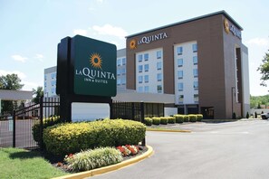 Exterior - La Quinta Inn & Suites by Wyndham DC Metro Capital Beltway (Capitol Heights)