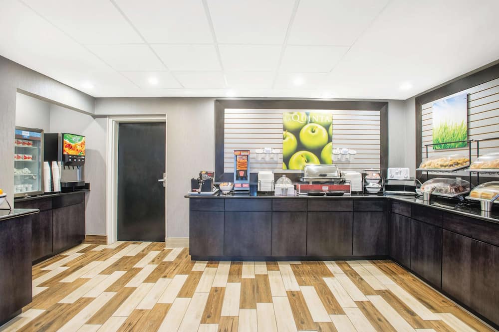 La Quinta Inn & Suites by Wyndham DC Metro Capital Beltway