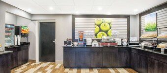 La Quinta Inn & Suites by Wyndham DC Metro Capital Beltway