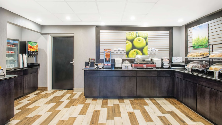 La Quinta Inn & Suites by Wyndham DC Metro Capital Beltway