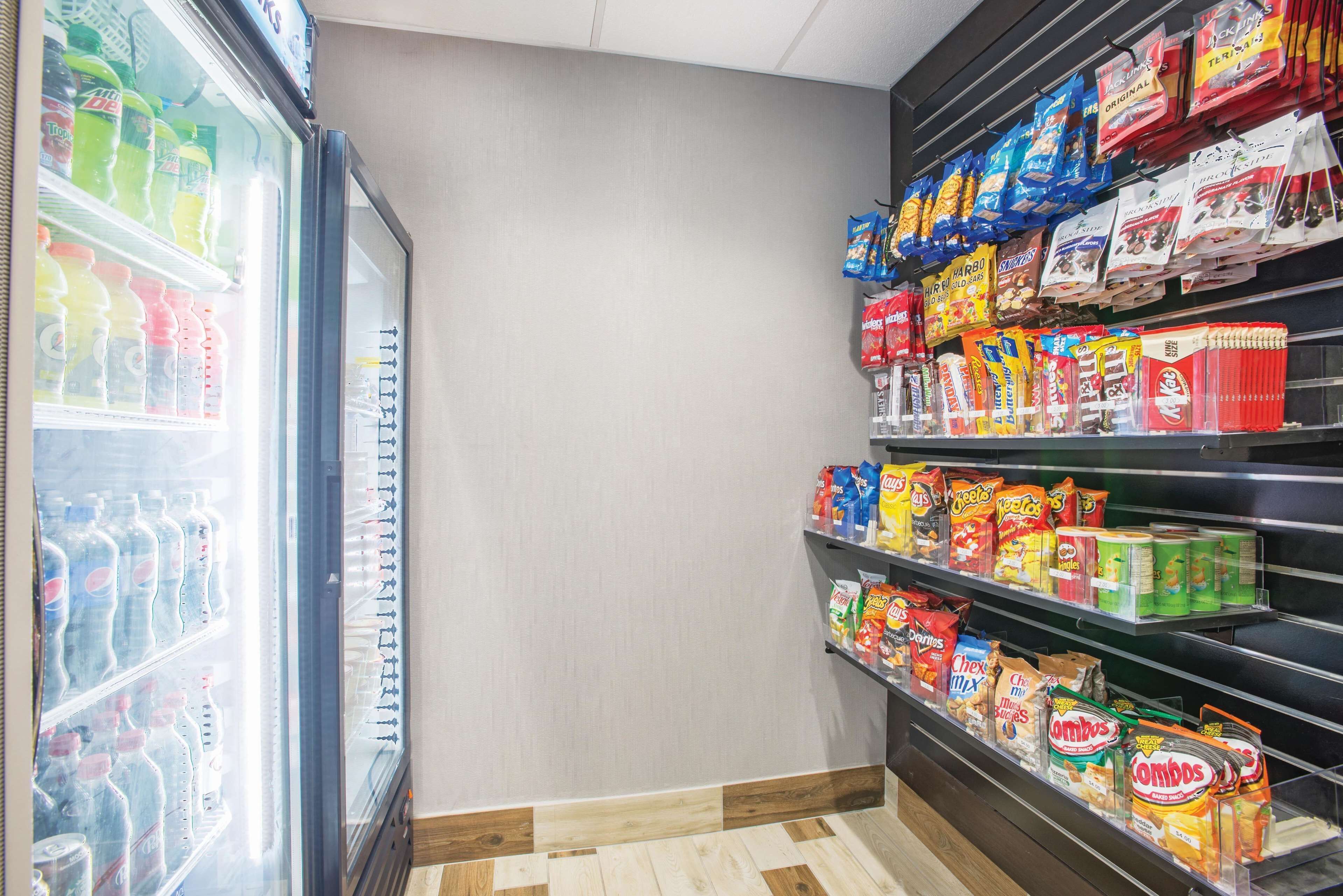 Photo - La Quinta Inn & Suites by Wyndham DC Metro Capital Beltway