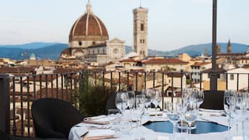 Breakfast, lunch and dinner served