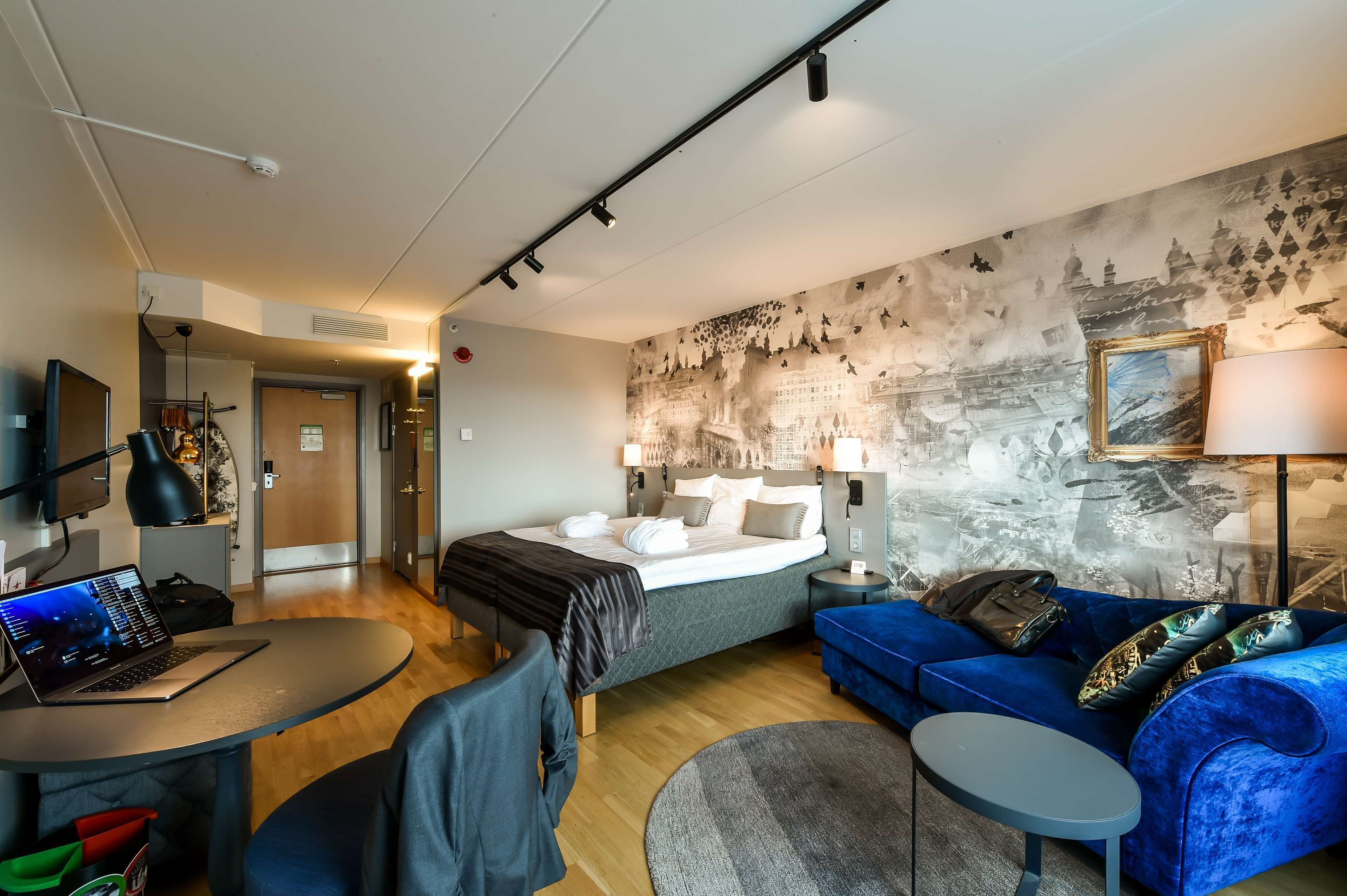 Superior-rum - 1 kingsize-säng | Skrivbord, ljudisolering, strykjärn/strykbräda och gratis wi-fi