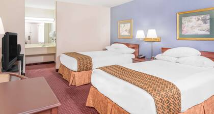 Days Inn by Wyndham Lavonia