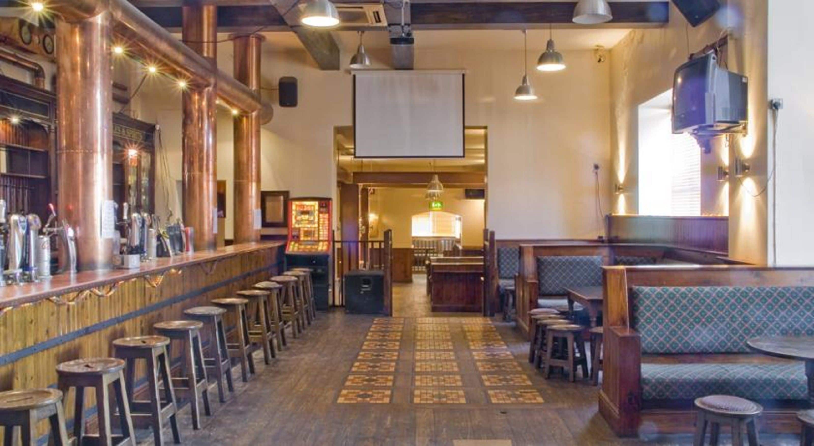 2 bars/lounges