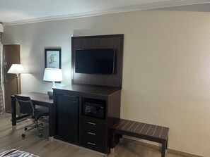 Cubrecamas, escritorio y cortinas blackout 