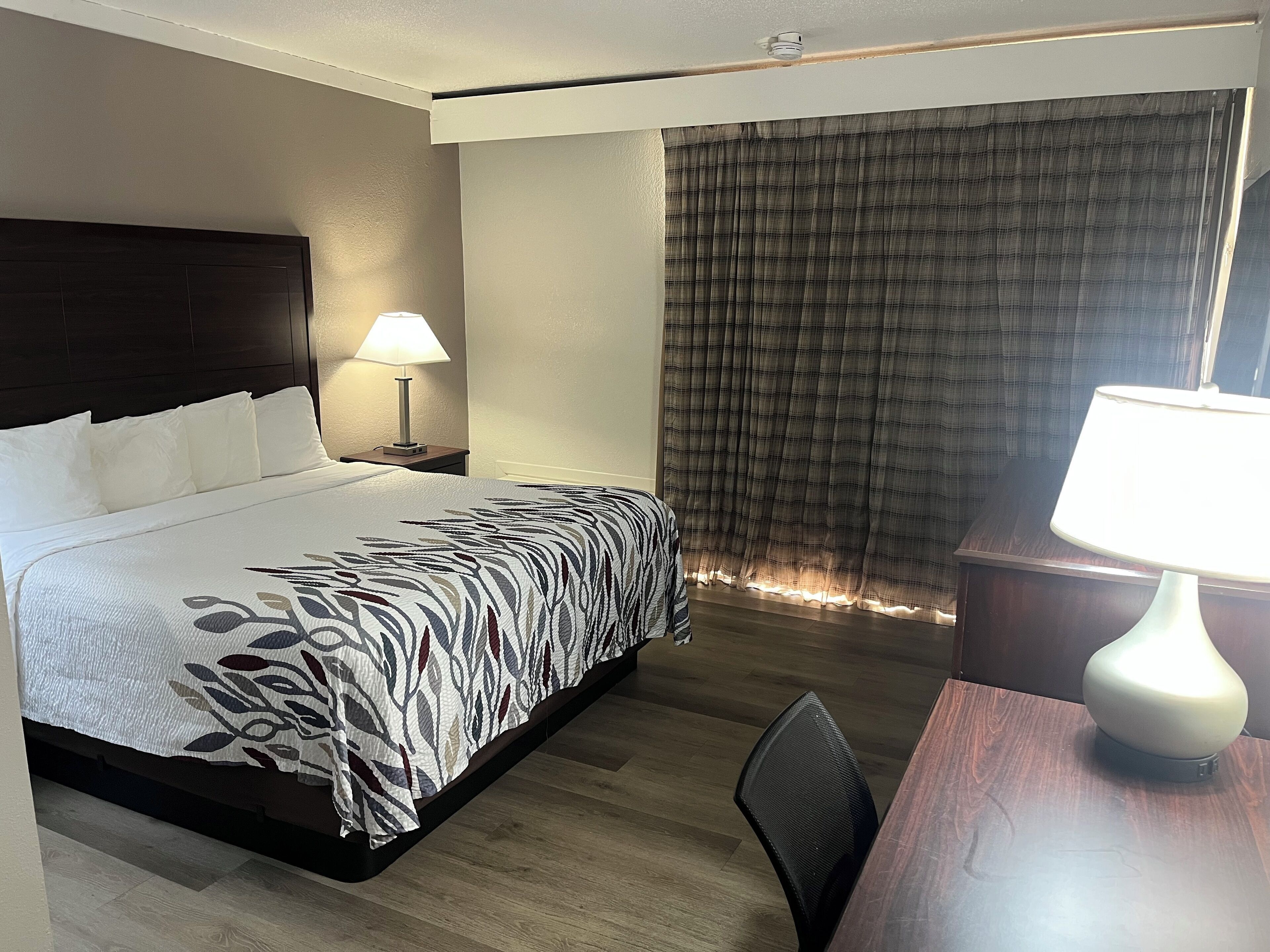 Deluxe Room, 1 King Bed, Non Smoking