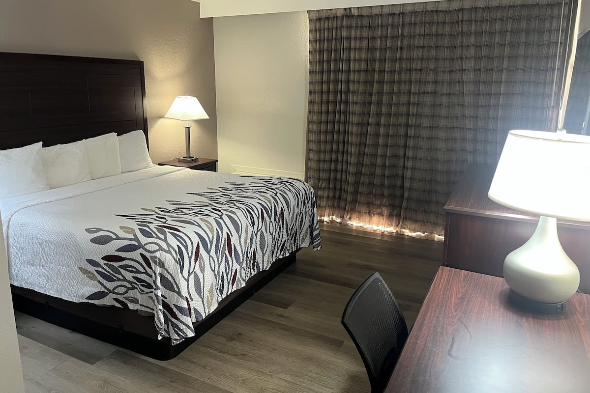 Deluxe Room, 1 King Bed, Non Smoking