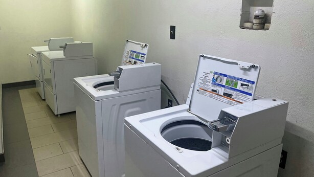 Imej tidak diklasifikasikan, 1 daripada 34, butang