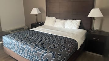 Deluxe kamer, 1 kingsize bed, niet-roken | Donzen dekbedden, een bureau, verduisterende gordijnen