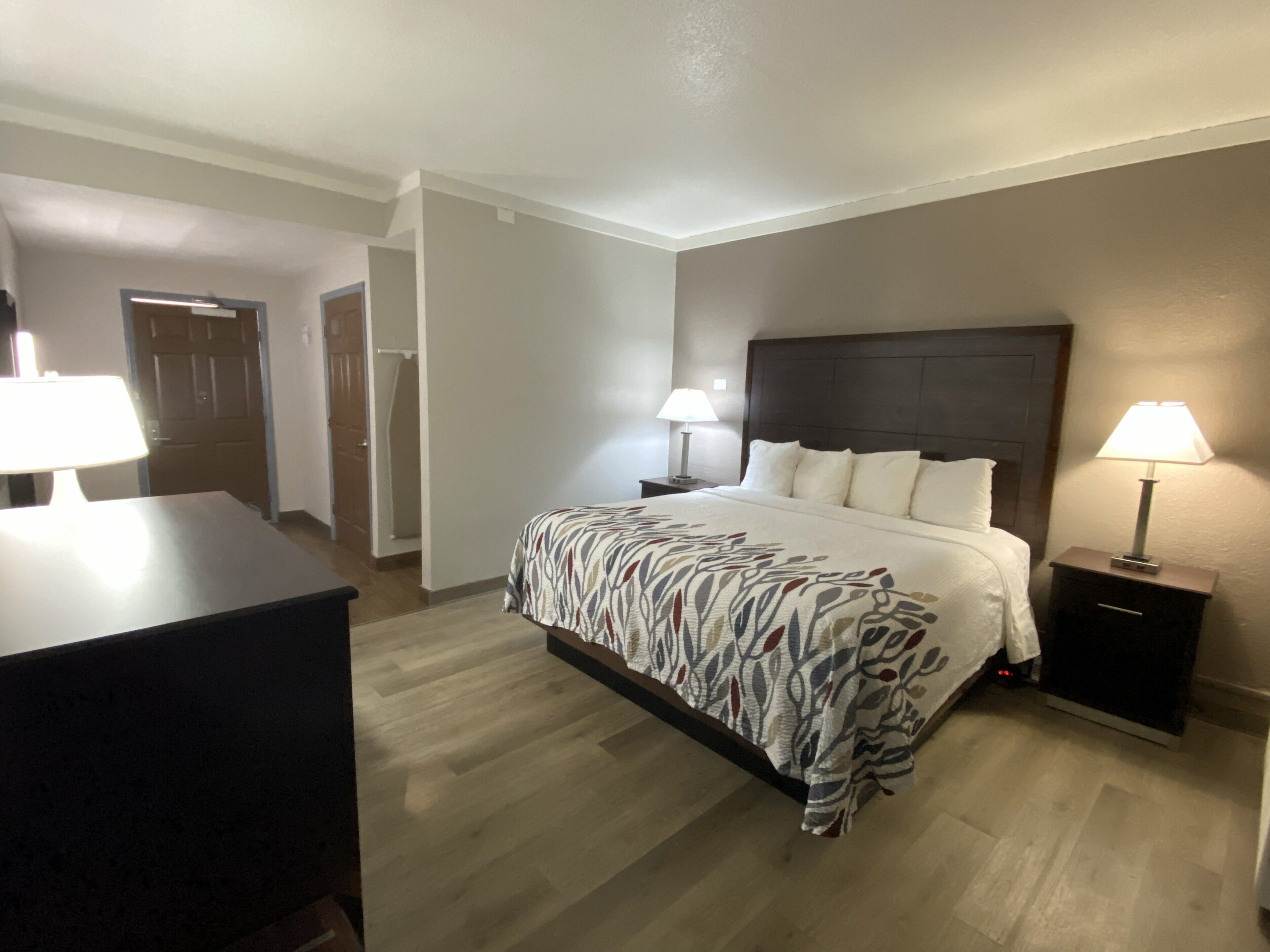 Superior Room, 1 King Bed, Accessible, Non Smoking (Roll-in Shower)