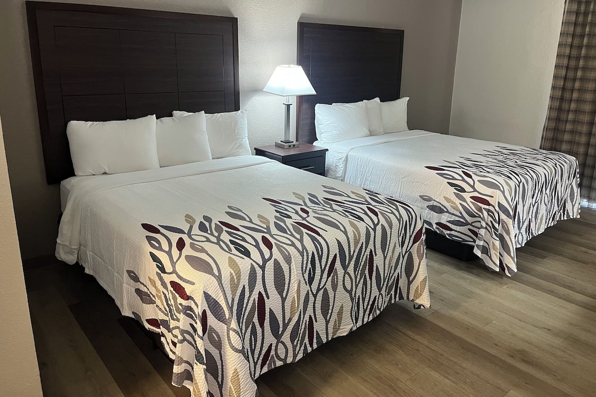 Deluxe Room, 2 Queen Beds, Non Smoking