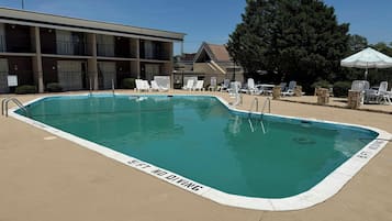 Piscine extérieure (ouverte en saison)