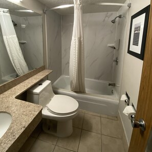 Free toiletries, hair dryer, towels, soap - Red Roof Inn Gastonia (Gastonia)