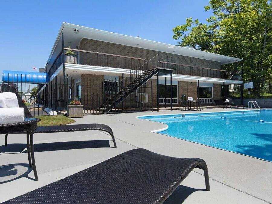 Seasonal outdoor pool, sun loungers