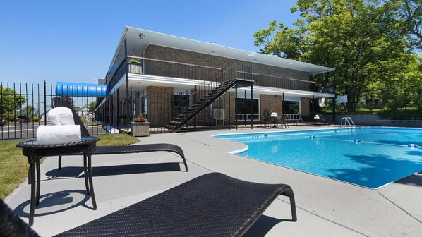 Seasonal outdoor pool, sun loungers