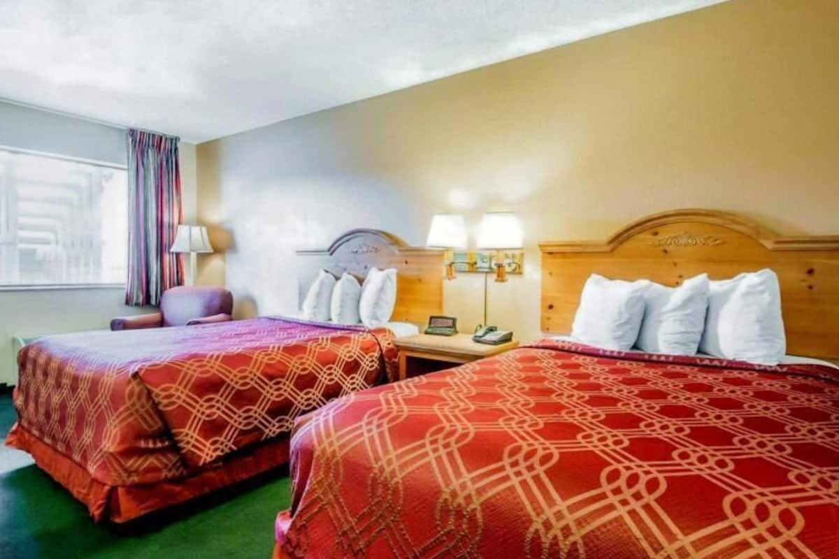 Desk, iron/ironing board, free WiFi, bed sheets