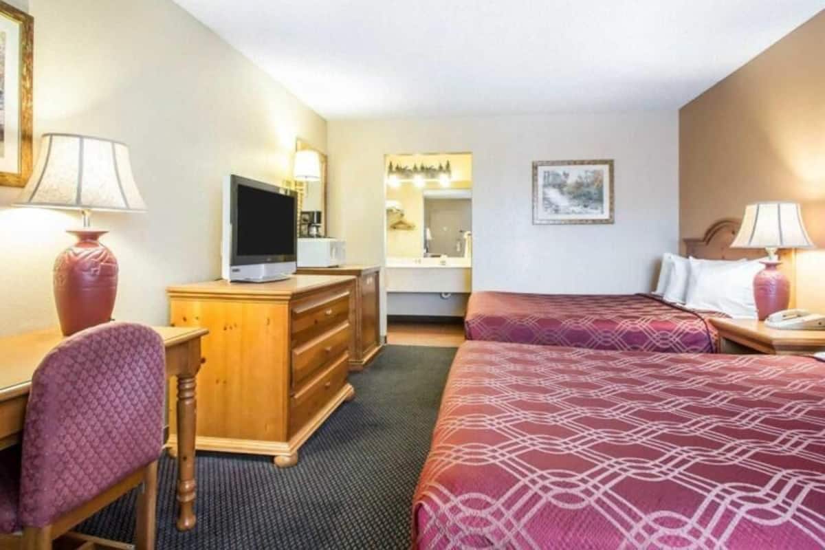 Desk, iron/ironing board, free WiFi, bed sheets