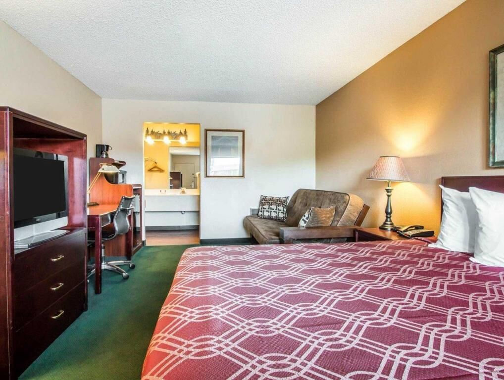 Desk, iron/ironing board, free WiFi, bed sheets