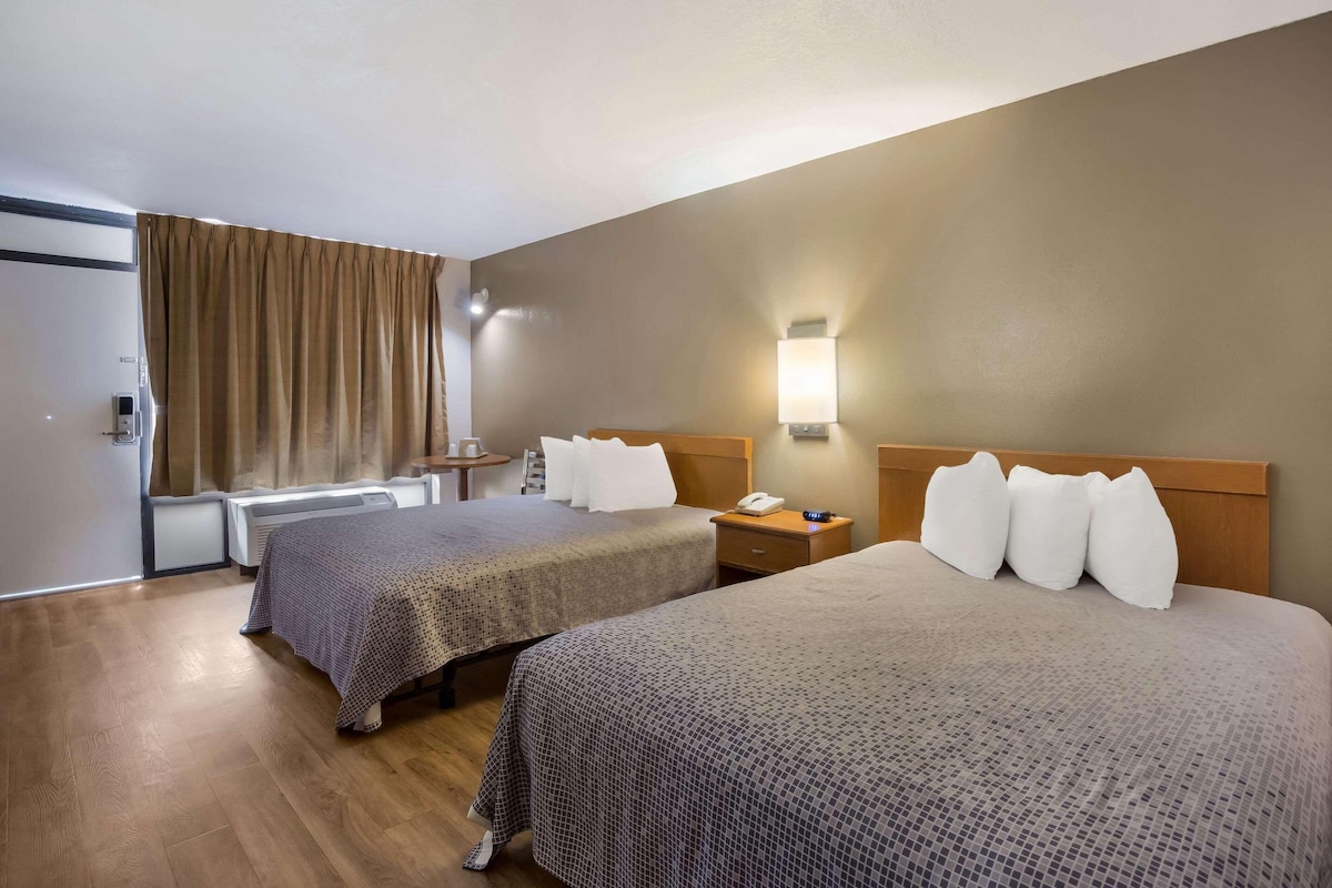 WiFi (free), bed sheets
