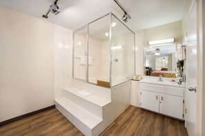 Habitación, 1 cama de matrimonio grande, no fumadores | Wifi gratis, ropa de cama, accesible en silla de ruedas