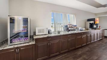 Free daily continental breakfast