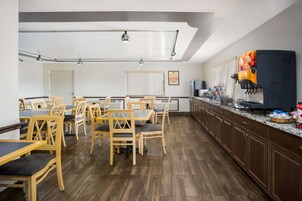 Desayuno continental gratuito y diario