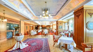 3 restaurants, breakfast, lunch, and dinner served, regional cuisine