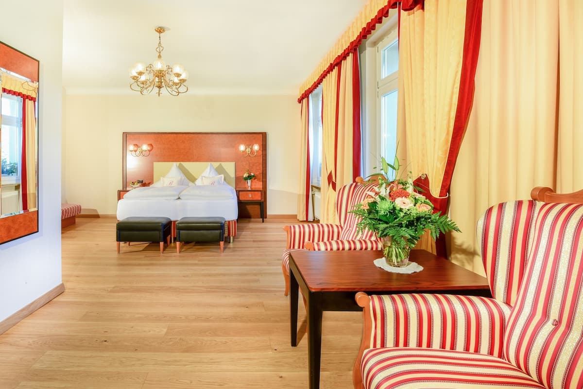 Deluxe Double Room | Minibar, in-room safe, desk, laptop workspace