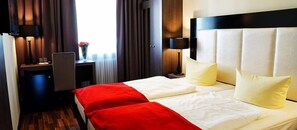 Allergikerbettwaren, Zimmersafe, Schreibtisch, schallisolierte Zimmer