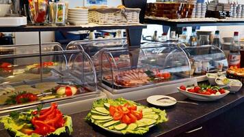 Morgenmadsbuffet hver dag (14 EUR pr. person)