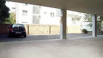 Estacionamiento: 17 por día