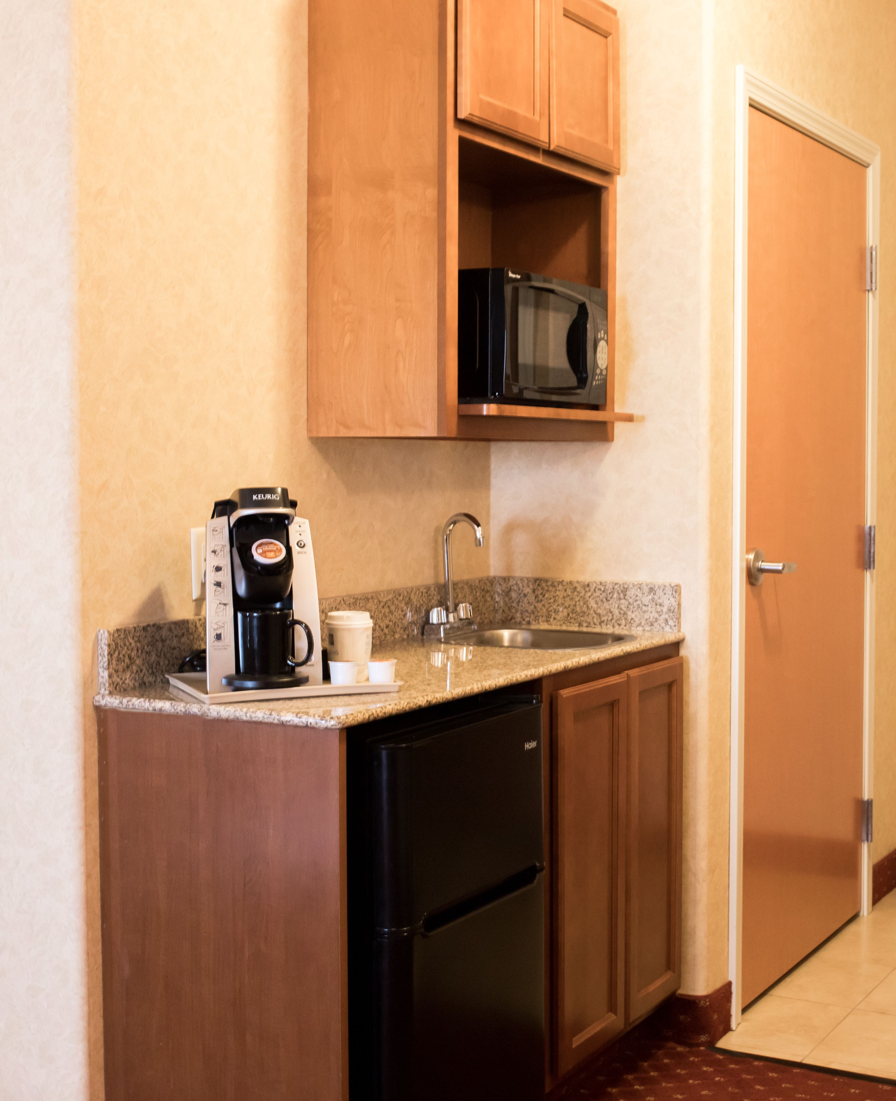 egyptian cotton sheets, premium bedding, pillow-top beds, in-room safe