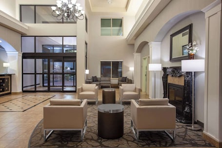 Lobby. Wingate by Wyndham Moses Lake