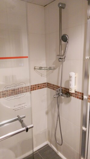 Standard Double Room | Bathroom | Shower, free toiletries, hair dryer, towels